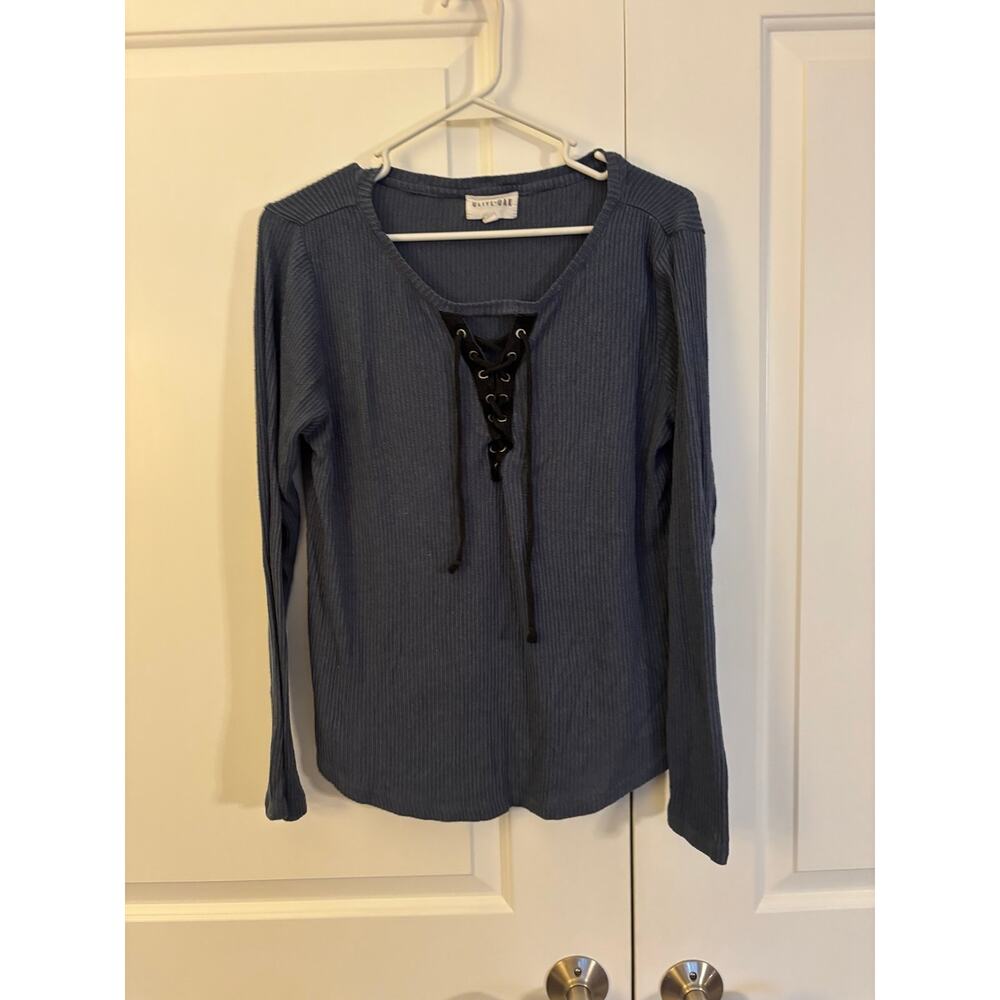 Olive + Oak long sleeve laced up Henley size medium.